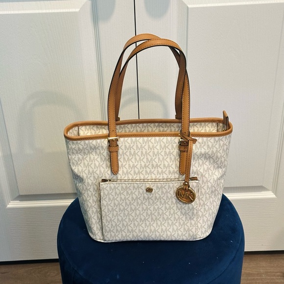 NEW MICHAEL Michael Kors Signature Top-Handle Zipper Tote - Picture 2 of 11